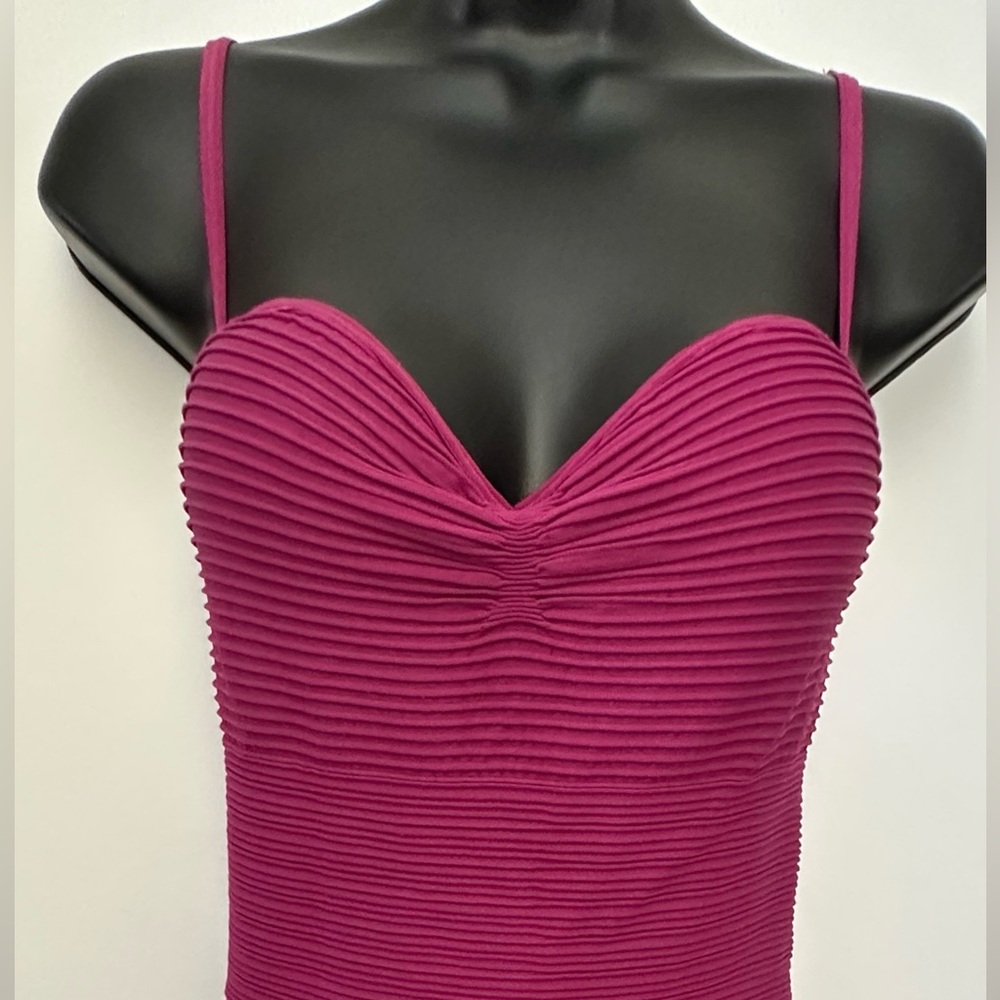 BEBE | M/L Fitted Bodycon Ribbed Dress - Adjustable Straps & Built in Bra Cups - Picture 9 of 14